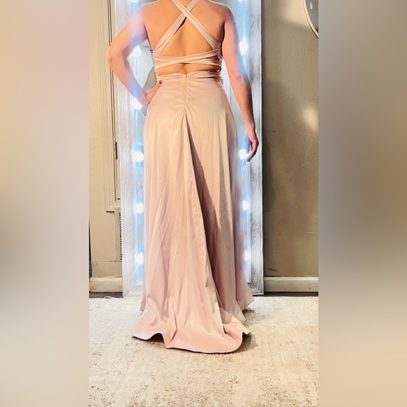 Beautiful woman’s dress! For weddings, prom, or cocktail, good condition. - Picture 3 of 5